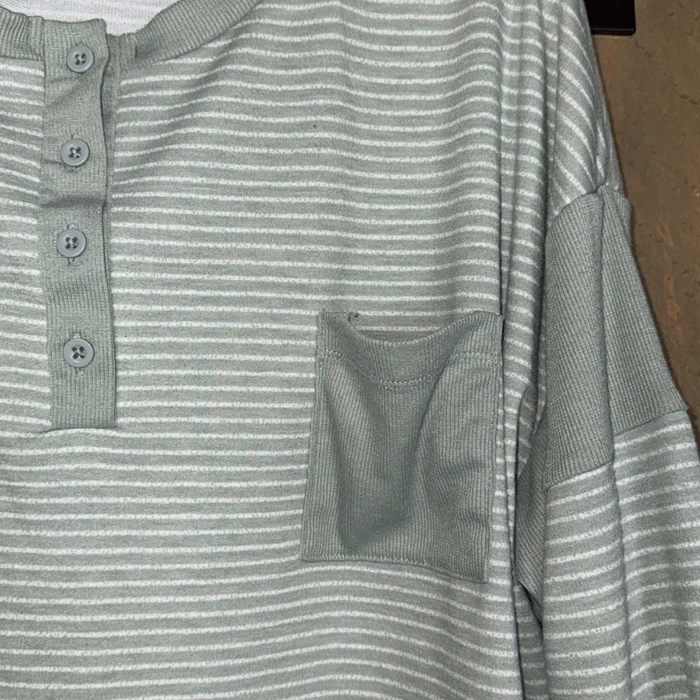 Splendid sage green and white stripe 2 piece loungewear set Size XL